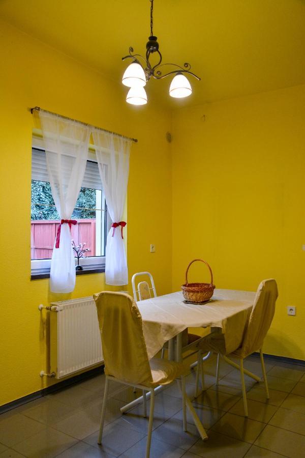 Afrodite Apartmanhaz Eger Buitenkant foto