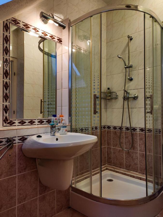 Afrodite Apartmanhaz Eger Buitenkant foto