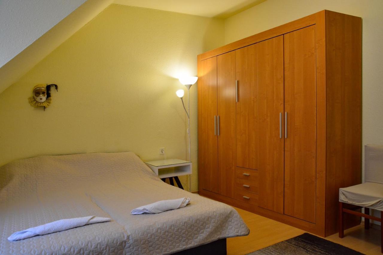 Afrodite Apartmanhaz Eger Buitenkant foto