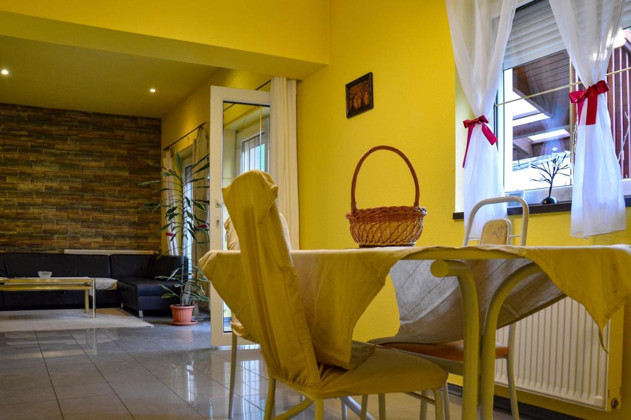 Afrodite Apartmanhaz Eger Buitenkant foto