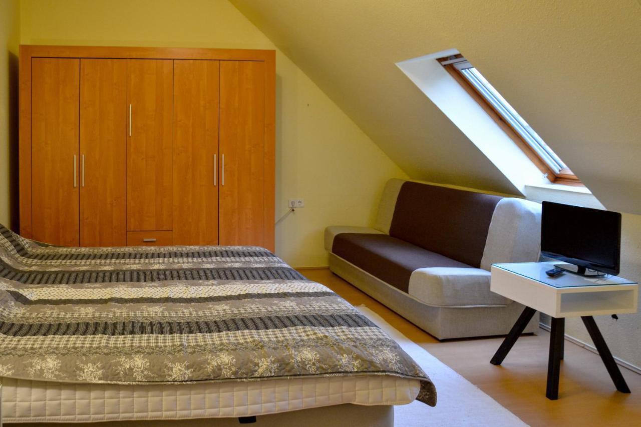 Afrodite Apartmanhaz Eger Buitenkant foto